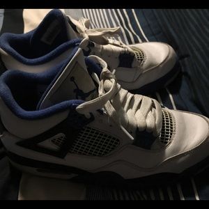 Jordan 4’s Size 8.5 Very Good Condition. Authentic